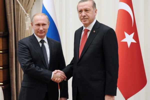 Путин и Эрдоган пожимают друг другу руки